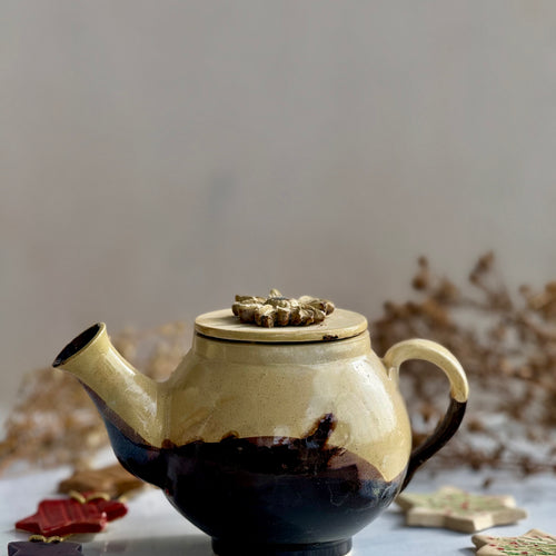 Bloom Lid Teapot viewed from a slight angle
