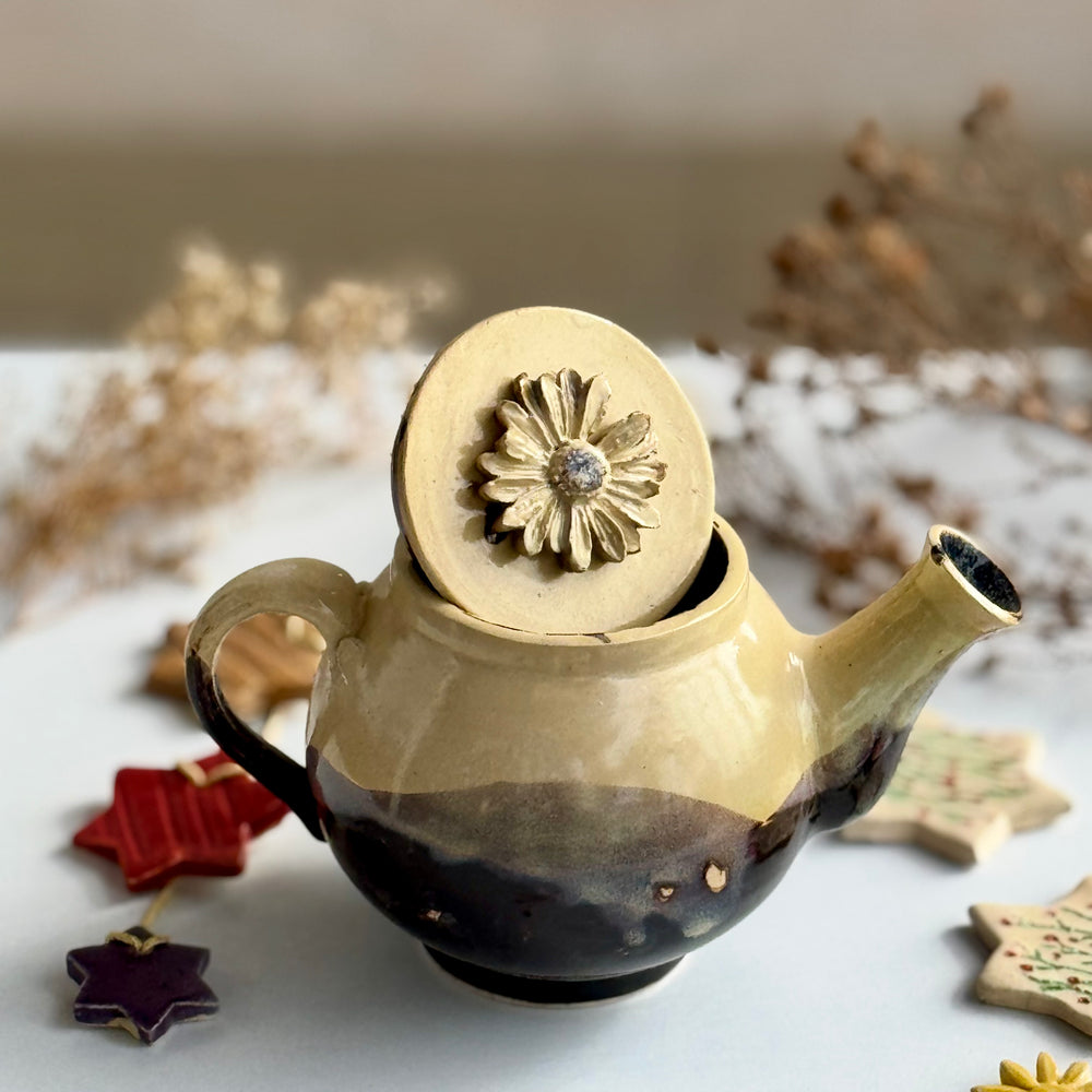 Bloom Lid Teapot, close view from above